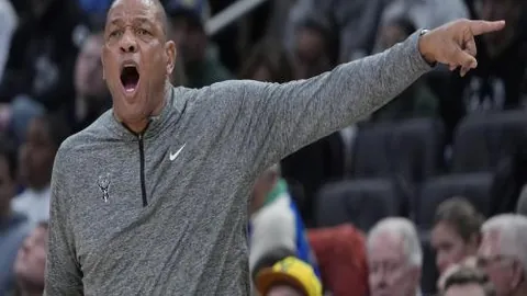 雄鹿主场战老鹰：分析大乐透期号专家质合推荐